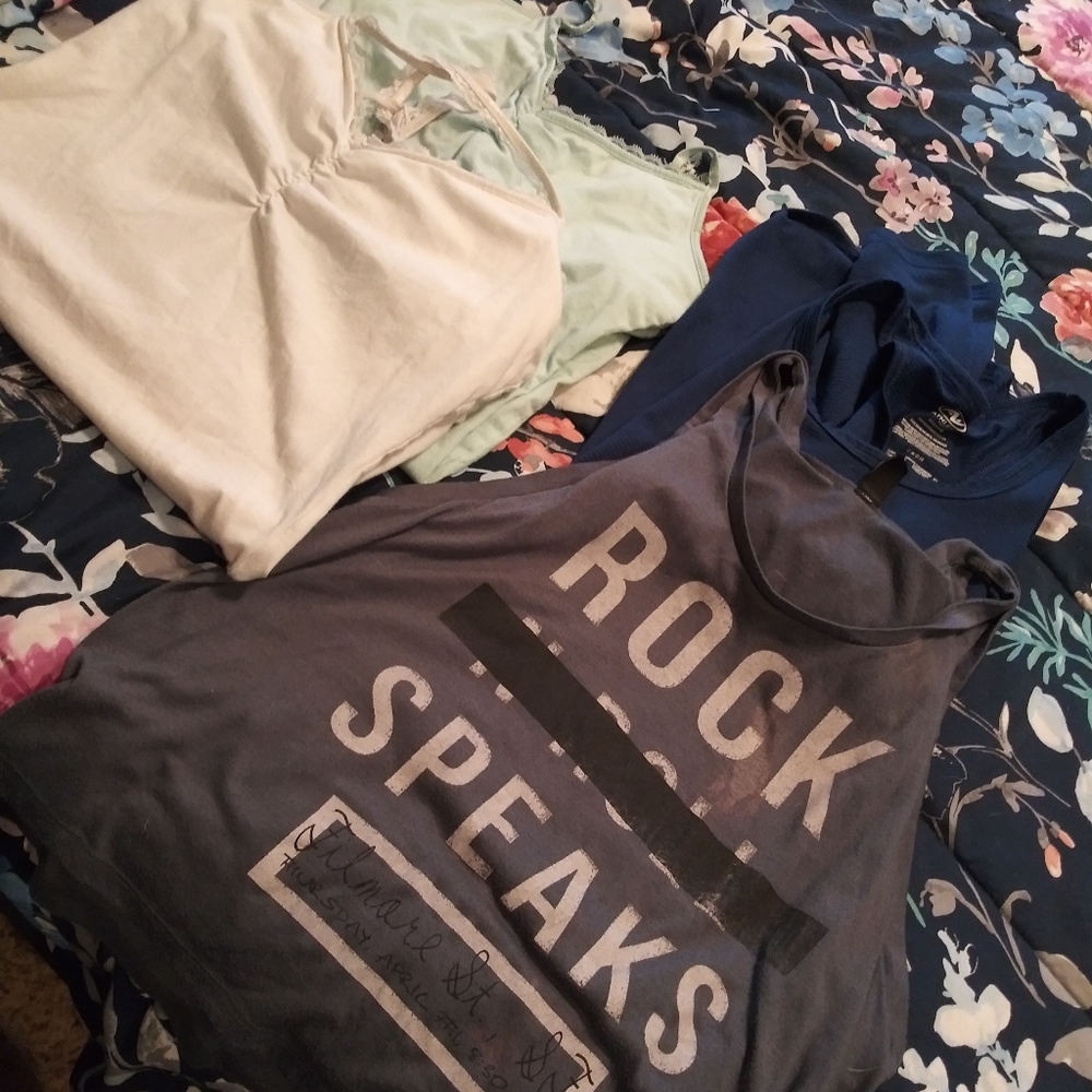 Set of 4 tanks